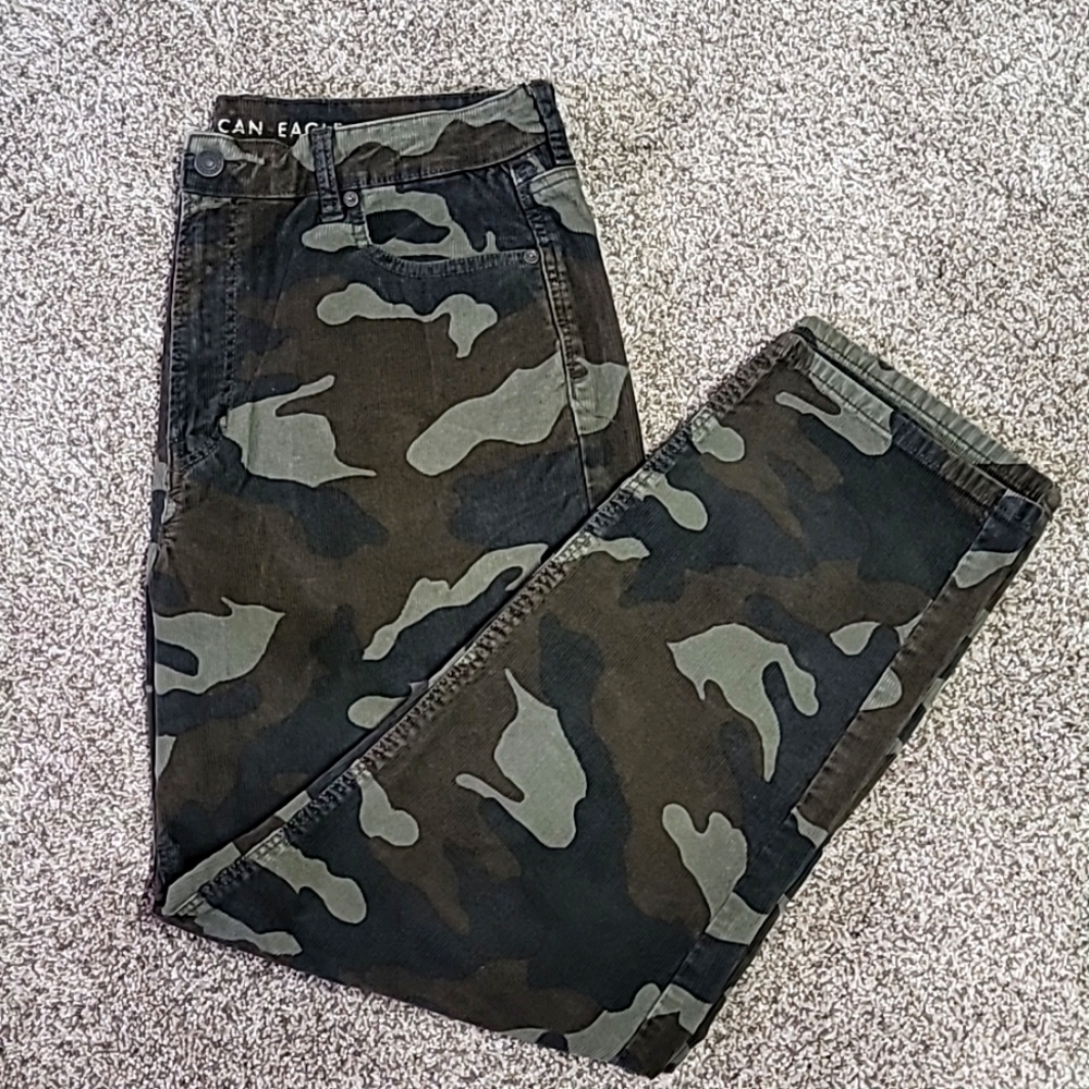 American Eagle - Green Camo - 'Mom Jean' - Super Stretch - Size 14 Reg
